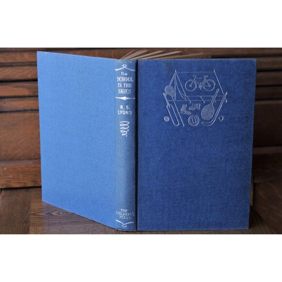 Vintage Book, School In the Skies by R. S. Lyons, The Children's Press, Aviation - Picture 2 of 6